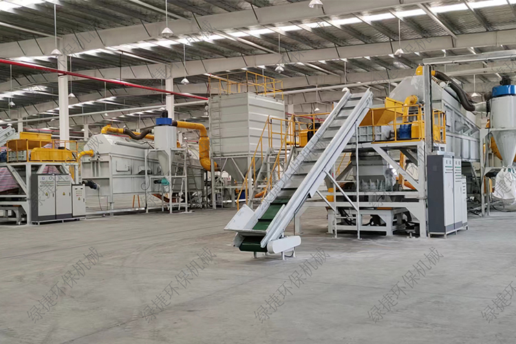 電池極⽚物理回收打粉設(shè)備廣東清遠(yuǎn)客戶(hù)現(xiàn)場(chǎng)